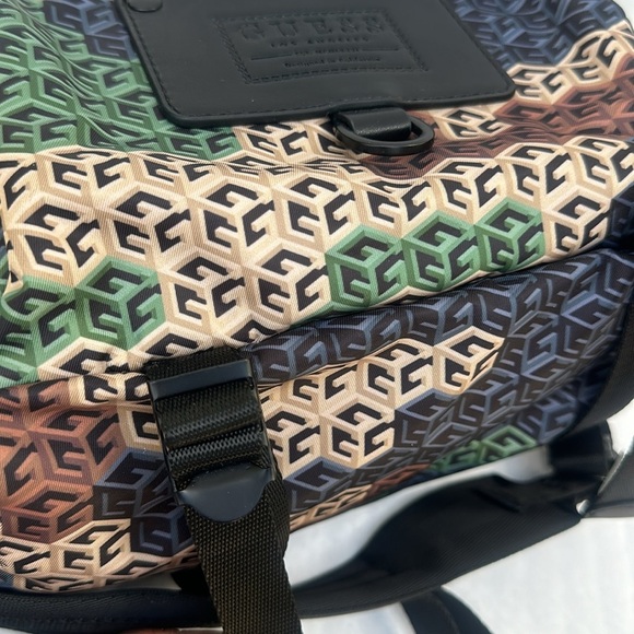 New GUESS Geometric Patterned Crossbody Bag/Belt Bag - Picture 13 of 15